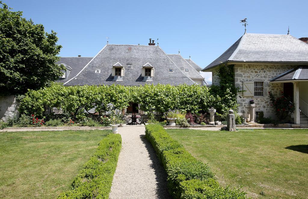 Hotel Les Saints Pères à Montagnole Extérieur photo