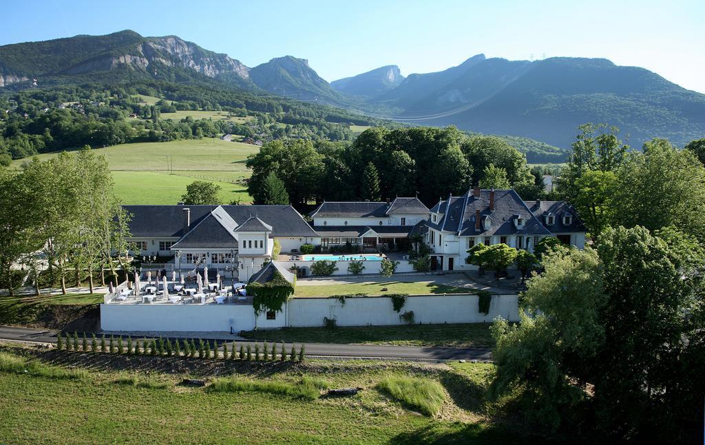 Hotel Les Saints Pères à Montagnole Extérieur photo