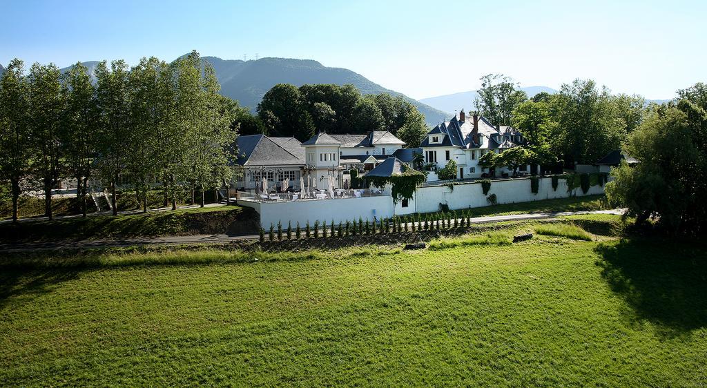 Hotel Les Saints Pères à Montagnole Extérieur photo