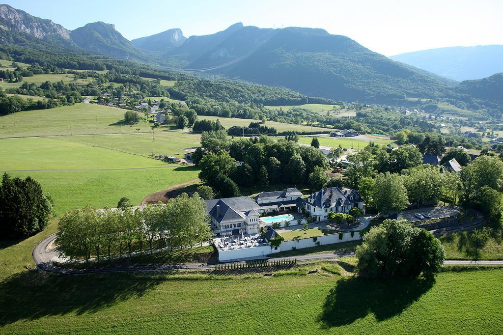 Hotel Les Saints Pères à Montagnole Extérieur photo