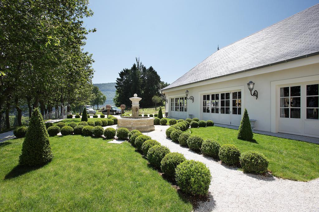Hotel Les Saints Pères à Montagnole Extérieur photo