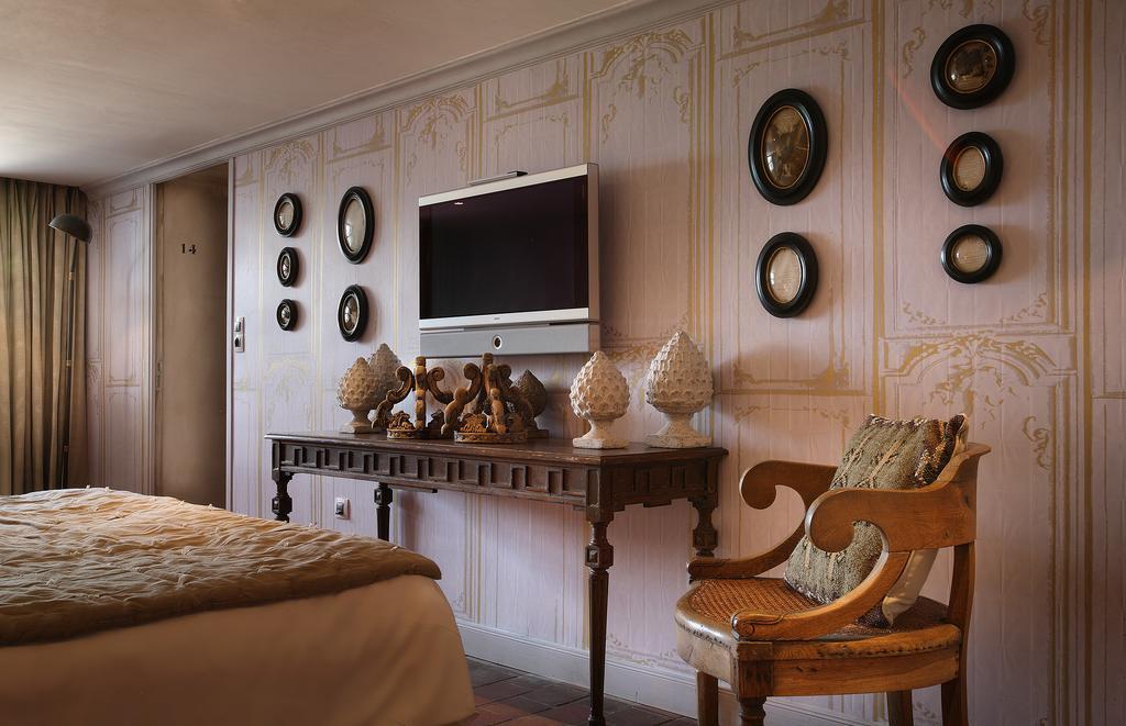 Hotel Les Saints Pères à Montagnole Extérieur photo
