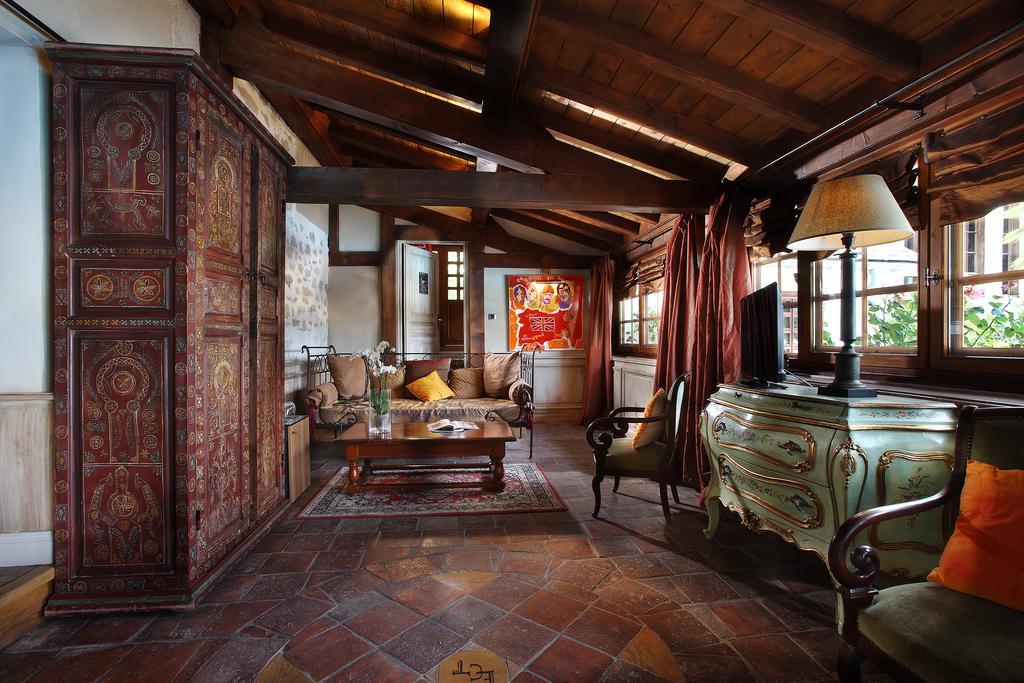Hotel Les Saints Pères à Montagnole Extérieur photo