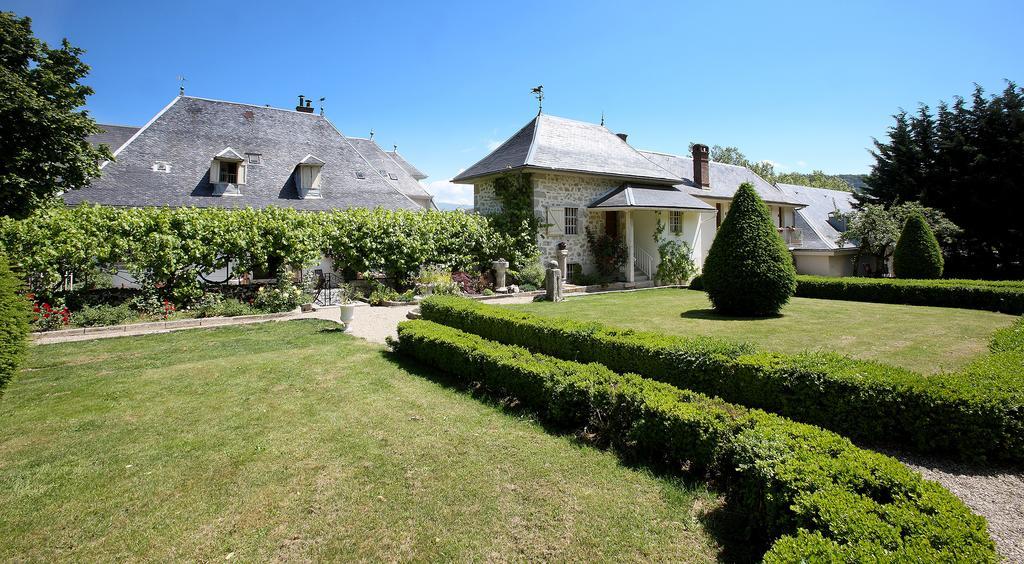 Hotel Les Saints Pères à Montagnole Extérieur photo