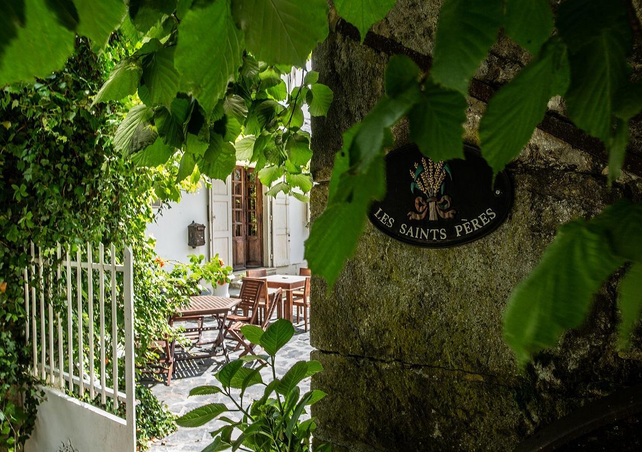 Hotel Les Saints Pères à Montagnole Extérieur photo