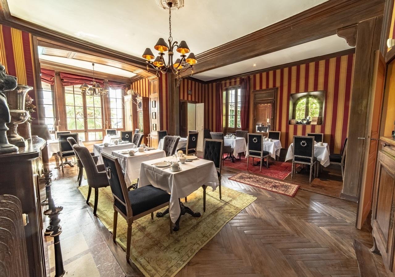 Hotel Les Saints Pères à Montagnole Extérieur photo