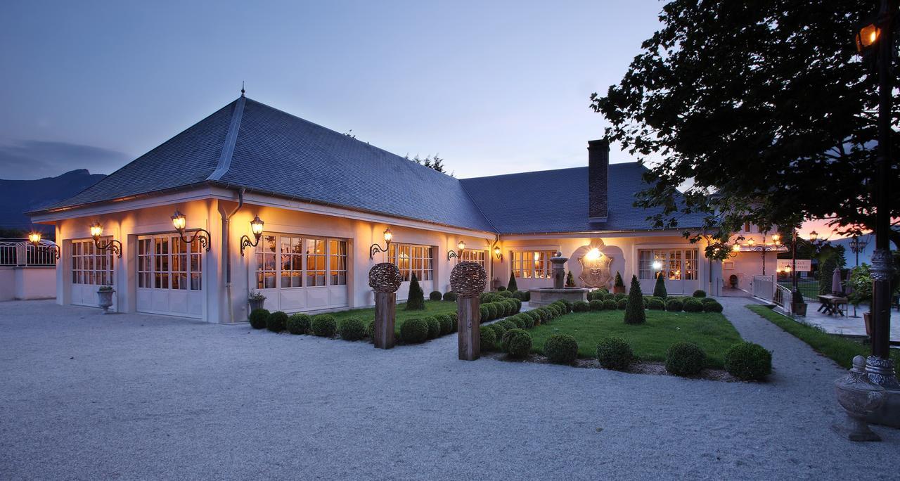 Hotel Les Saints Pères à Montagnole Extérieur photo