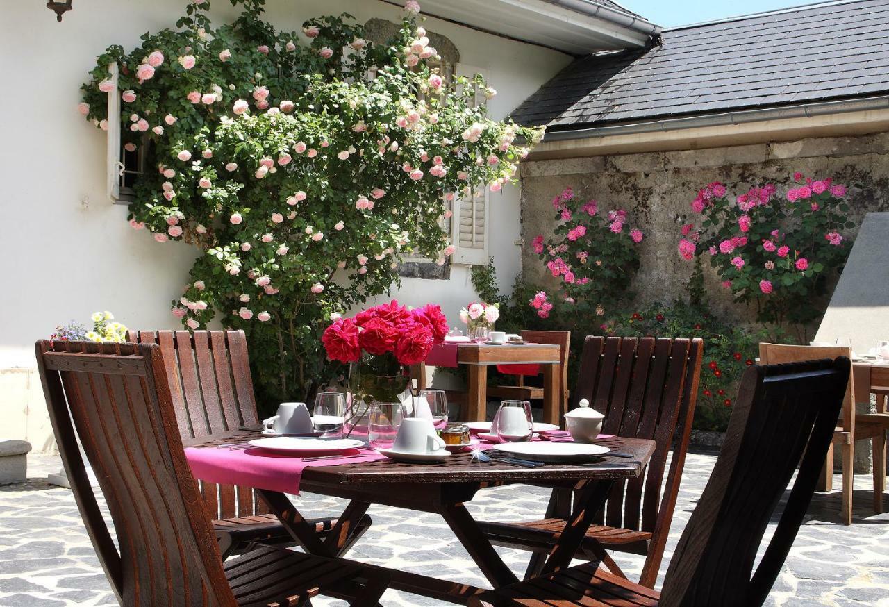 Hotel Les Saints Pères à Montagnole Extérieur photo