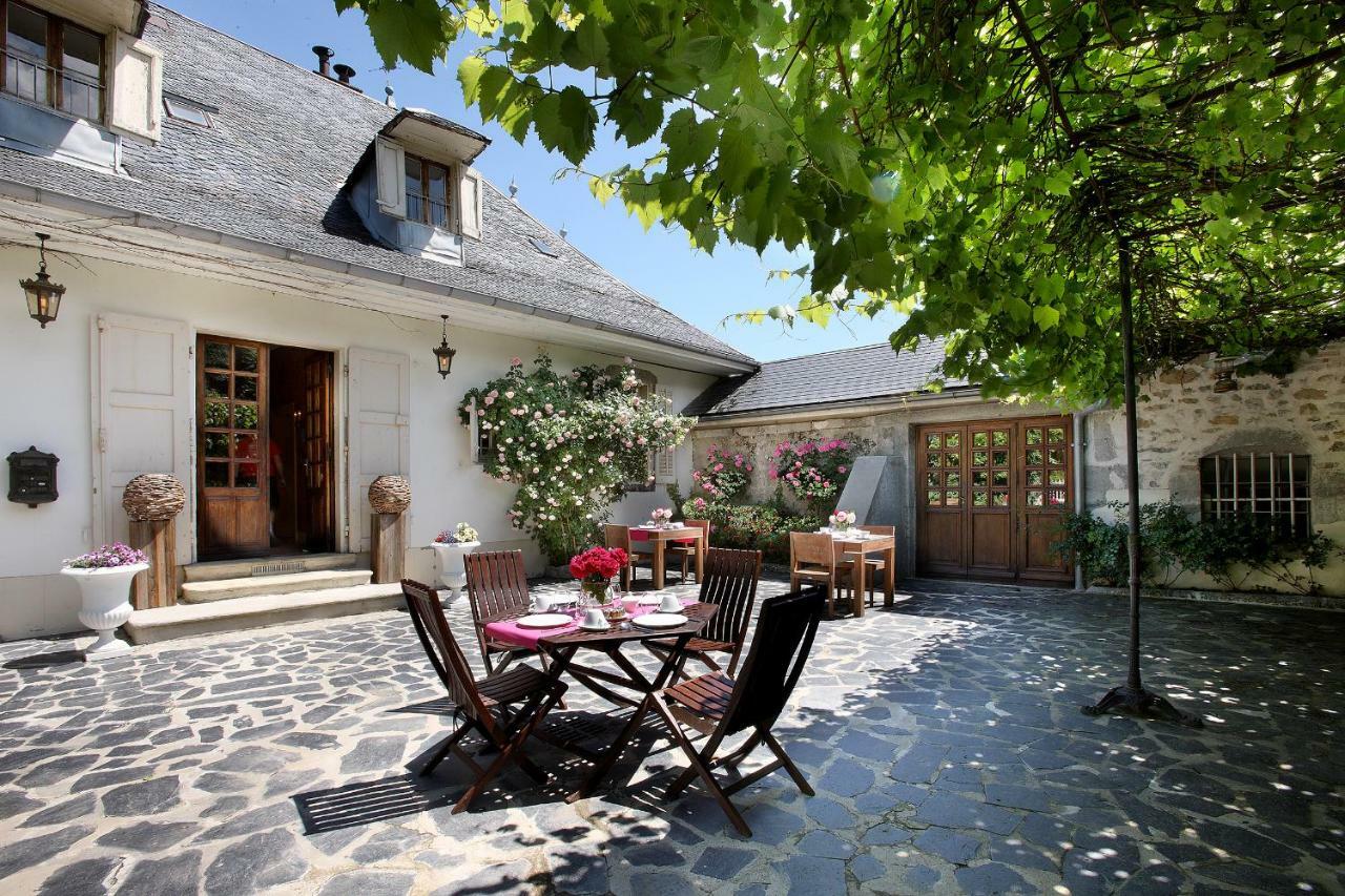 Hotel Les Saints Pères à Montagnole Extérieur photo