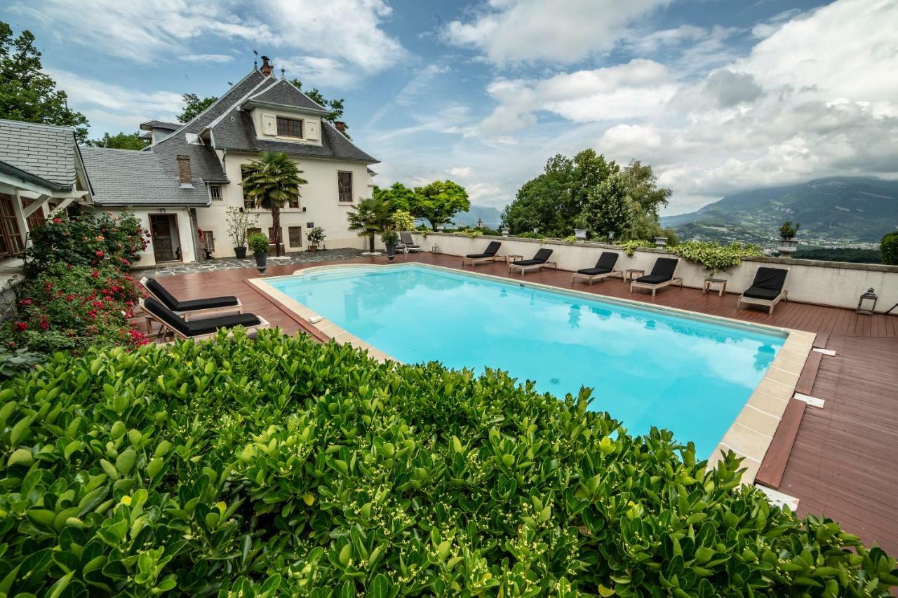 Hotel Les Saints Pères à Montagnole Extérieur photo